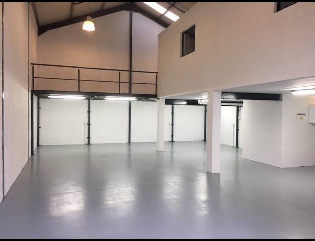 223M² WAREHOUSE RENTED IN WESTLAKE